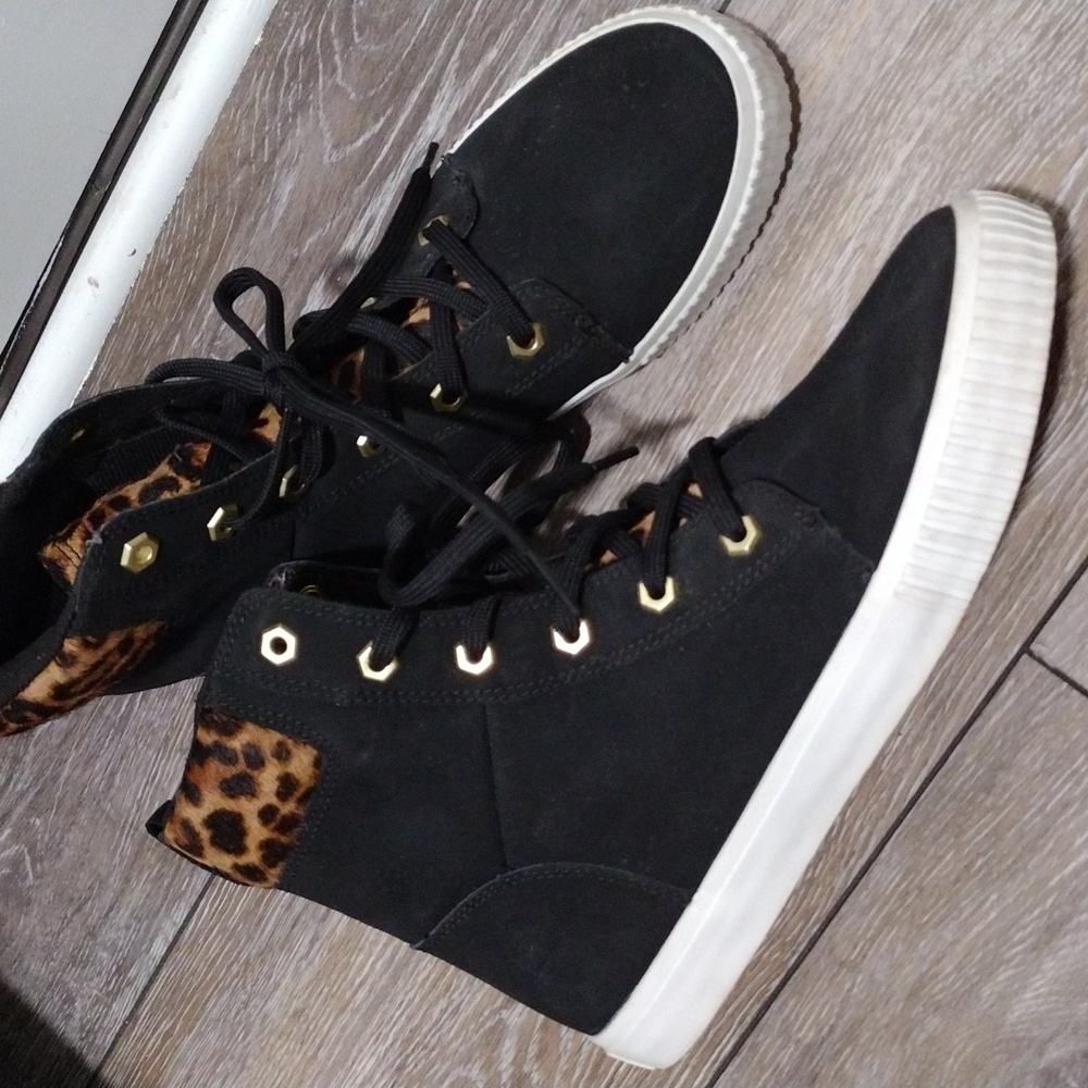 Timberland womens black and tiger orange high top sneakers